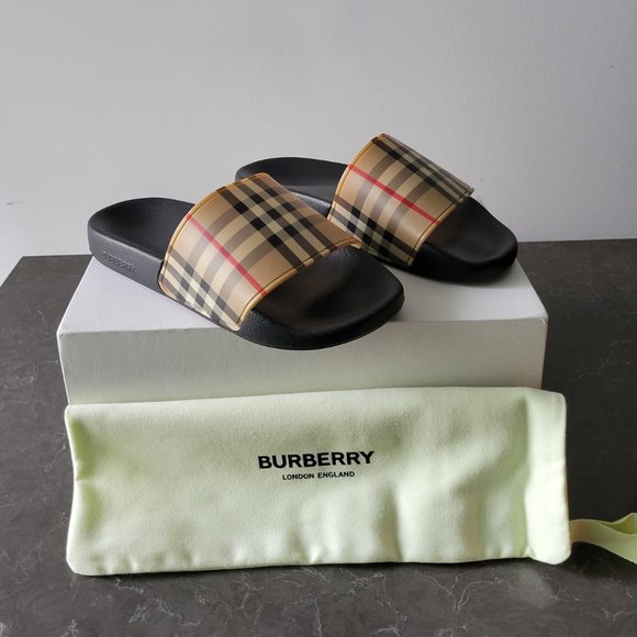 $398 *NEW* (9) Burberry Printed Sandals/Slides - Picture 1 of 16